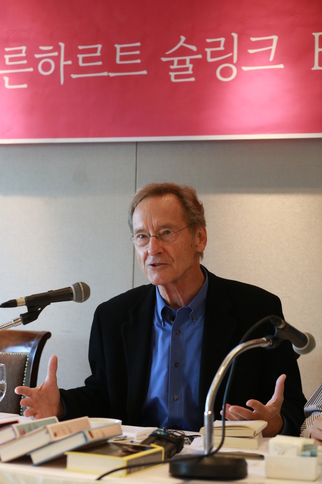 German author Bernhard Schlink speaks during a press conference before receiving this year’s Park Kyung-ni Literary Prize in Seoul on Thursday.   Toji Foundation of Culture
