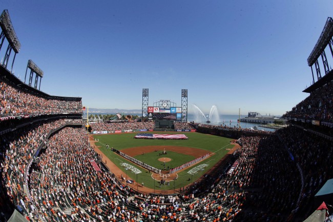 <YONHAP PHOTO-0085> Oct 6, 2014; San Francisco, CA, USA; An overall view of the stadium during the national anthem before the game between the Washington Nationals and the San Francisco Giants in game three of the 2014 NLDS baseball playoff game at AT&T Park. Mandatory Credit: Kelley L Cox-USA TODAY Sports/2014-10-07 06:38:49/ <저작권자 ⓒ 1980-2014 ㈜연합뉴스. 무단 전재 재배포 금지.>
San Francisco Giants’ AT&T Park   USA Today-Yonhap