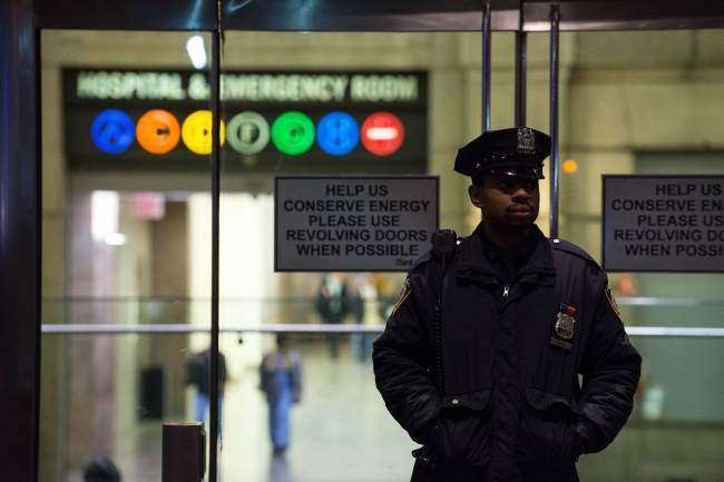 A New York City Police officer stands at the entrance to Bellevue Hospital October 23, 2014 in New York City. After returning to New York City from Guinea where he was working with Doctors Without Borders treating Ebola patients, Dr. Craig Spencer was quarantined after showing symptoms consistent with the virus. Spencer was taken to Bellevue hospital to undergo testing. (AFP)