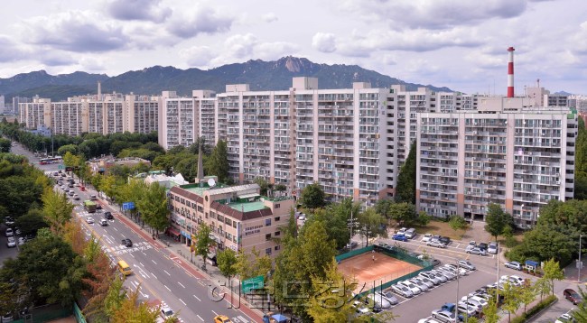 상계동 아파트 단지<br /> 이상섭 기자. babtong@heraldcorp.com
상계동 아파트 단지
이상섭 기자. babtong@heraldcorp.com
상계동 아파트 단지
이상섭 기자. babtong@heraldcorp.com