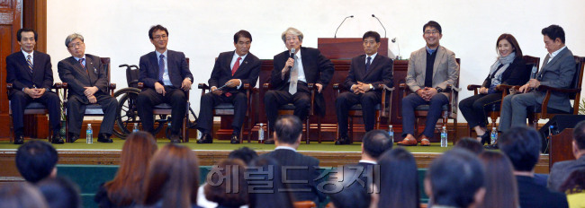 부자학 토론회<br />김명섭 기자 msiron@heraldcorp.com
부자학 토론회
김명섭 기자 msiron@heraldcorp.com