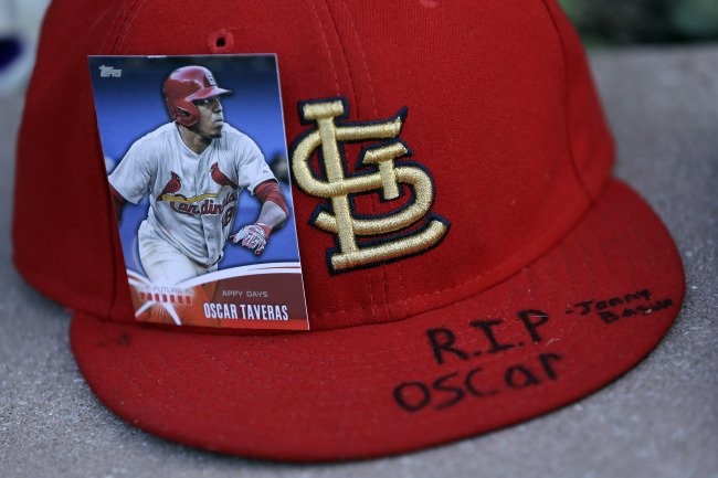 <YONHAP PHOTO-0021> A baseball card showing St. Louis Cardinals' Oscar Taveras is attached to a hat as part of a makeshift memorial outside Busch Stadium Monday, Oct. 27, 2014, in St. Louis. Taveras, the Cardinals' outfielder regarded as one of the majors' top prospects, died Sunday in a car accident in his native Dominican Republic. He was 22. (AP Photo/Jeff Roberson)/2014-10-28 00:11:31/ <저작권자 ⓒ 1980-2014 ㈜연합뉴스. 무단 전재 재배포 금지.>
A baseball card showing the St. Louis Cardinals’ Oscar Taveras is attached to a hat as part of a makeshift memorial outside Busch Stadium in St. Louis on Monday.   AP-Yonhap
A baseball card showing the St. Louis Cardinals’ Oscar Taveras is attached to a hat as part of a makeshift memorial outside Busch Stadium in St. Louis on Monday.   AP-Yonhap