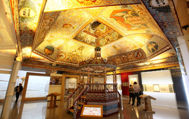 This photo taken Oct. 21 shows a reconstruction of a wooden 17th-century synagogue once located in Gwozdziec, a formerly Polish town in Ukraine, at the POLIN Museum of the History of Polish Jew in Warsaw, Poland.   AP-Yonhap