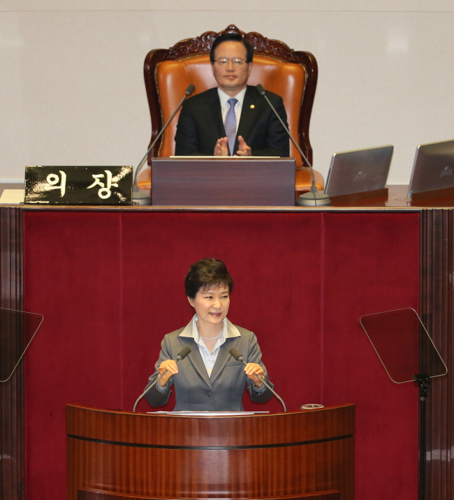 박근혜 대통령이 29일 국회에서 새해 예산안 시정연설을 하고 있다.      2014.10.29
박근혜 대통령이 29일 국회에서 새해 예산안 시정연설을 하고 있다.      2014.10.29
