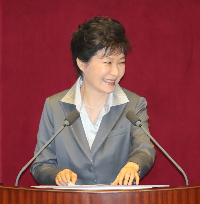 박근혜 대통령이 29일 국회에서 새해 예산안 시정연설을 하고 있다.      2014.10.29
박근혜 대통령이 29일 국회에서 새해 예산안 시정연설을 하고 있다.      2014.10.29