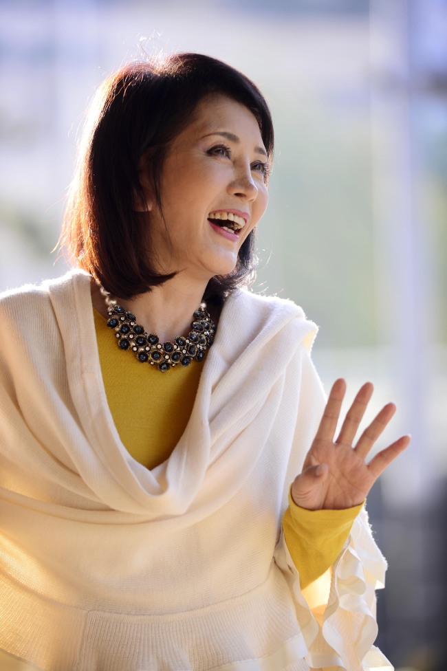 Actress Kim Min-jung poses before an interview with The Korea Herald in Jung-gu, Seoul, Tuesday.   Park Hae-mook/The Korea Herald