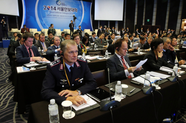 Foreign officials and security experts listen to Prime Minister Chung Hong-won’s speech during the opening ceremony of the Seoul Defense Dialogue in Seoul on Thursday.   Yonhap