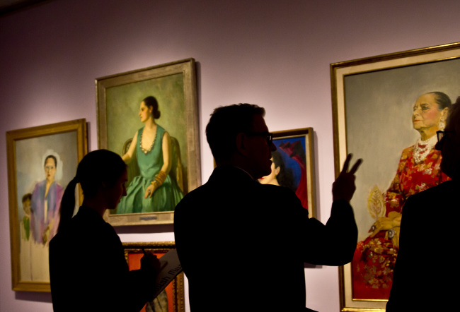 Mason Klein (center), curator at the Jewish Museum, discusses portraits of cosmetics empress Helena Rubinstein during a press preview, in New York on Tuesday. (AP-Yonhap)
