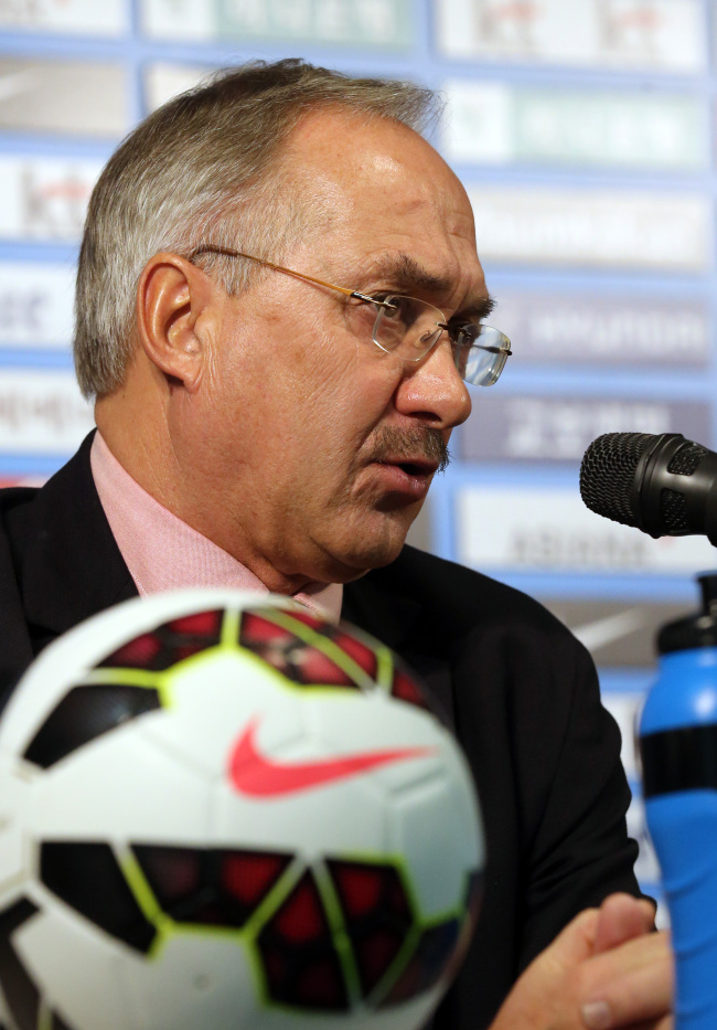 Korea head coach Uli Stielike speaks during a press conference on Monday.   Yonhap