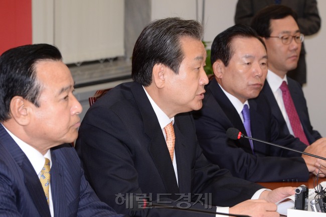김무성 새누리당 대표가 6일 오전 국회에서 열린 최고위원회의에서 모두발언을 하고 있다.이길동기자.gdlee@heraldcorp.com
김무성 새누리당 대표가 6일 오전 국회에서 열린 최고위원회의에서 모두발언을 하고 있다.이길동기자.gdlee@heraldcorp.com
김무성 새누리당 대표가 6일 오전 국회에서 열린 최고위원회의에서 모두발언을 하고 있다.이길동기자.gdlee@heraldcorp.com