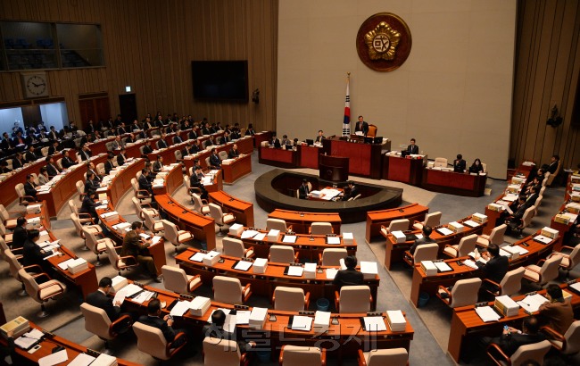 6일 오전 국회 예산결산 특별위원회가 전체회의를 열고 2015년도 예산안 심사에 들어갔다.이길동기자.gdlee@heraldcorp.com
6일 오전 국회 예산결산 특별위원회가 전체회의를 열고 2015년도 예산안 심사에 들어갔다.이길동기자.gdlee@heraldcorp.com