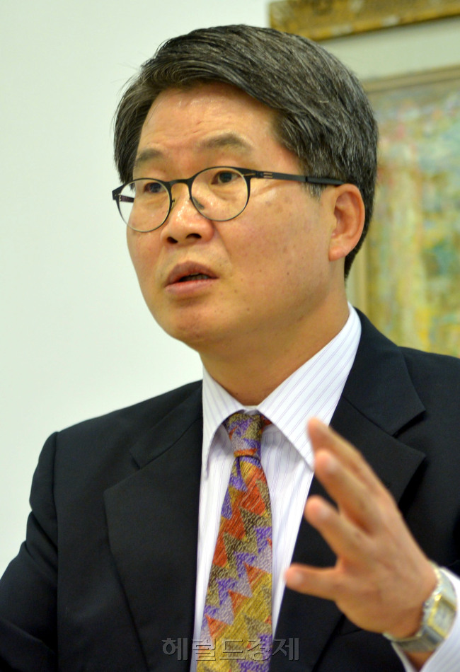 윤용철<br />김명섭 기자 msiron@heraldcorp.com
윤용철
김명섭 기자 msiron@heraldcorp.com
