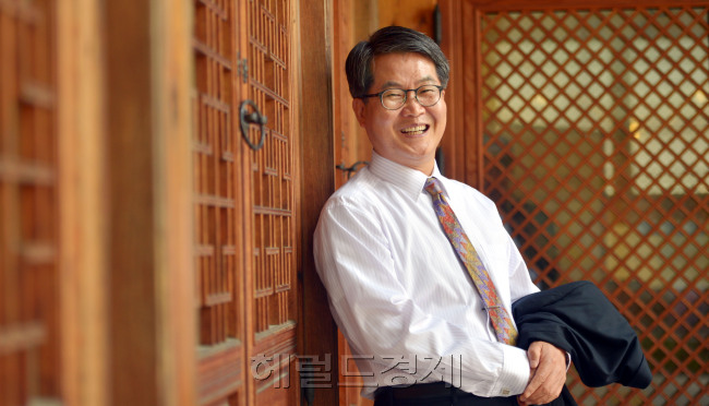 윤용철<br />김명섭 기자 msiron@heraldcorp.com
윤용철
김명섭 기자 msiron@heraldcorp.com