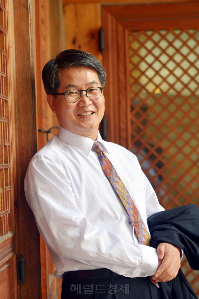 윤용철<br />김명섭 기자 msiron@heraldcorp.com
윤용철
김명섭 기자 msiron@heraldcorp.com