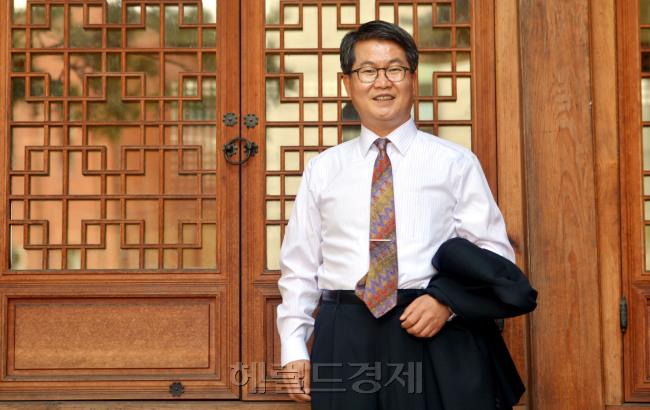 윤용철<br />김명섭 기자 msiron@heraldcorp.com
윤용철
김명섭 기자 msiron@heraldcorp.com