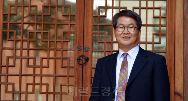 윤용철<br />김명섭 기자 msiron@heraldcorp.com
윤용철
김명섭 기자 msiron@heraldcorp.com