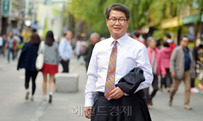 윤용철<br />김명섭 기자 msiron@heraldcorp.com
윤용철
김명섭 기자 msiron@heraldcorp.com