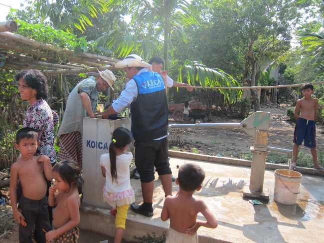 Volunteers of the Korea International Cooperation Agency and local residents work together to dig a well in Kampong Cham province, Cambodia. KOICA