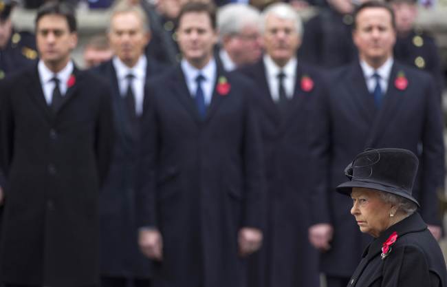 Britain’s Queen Elizabeth II leads the Remembrance Sunday ceremony at the Cenotaph on Whitehall, London, Sunday.   AFP-Yonhap