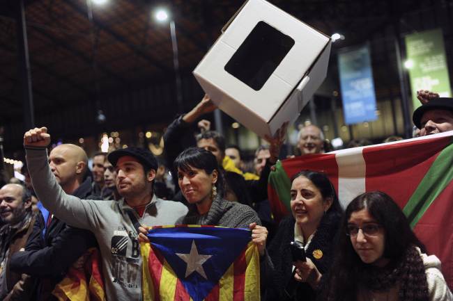 Pro-independence activists attend a meeting organized by the Catalonia National Assembly and the Omnium Cultural civil society association after a symbolic vote on independence for Catalonia from Spain at a polling station in Barcelona on Sunday. (AFP-Yonhap)