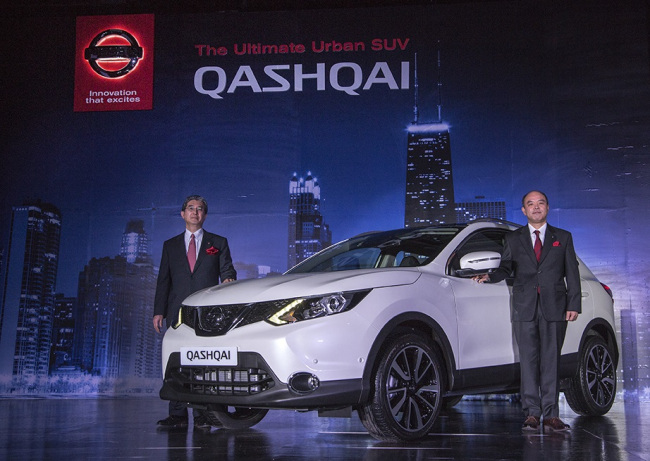 Nissan’s executive vice president Takao Katagiri (left) and Nissan Korea chief executive Takehiko Kikuchi pose during the launch event of the Nissan Qashqai at the Blue Square in Hannam-dong, Seoul.   Nissan Korea