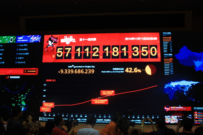 A screen shows the sales volume of Tmall, an online marketplace under Alibaba, in Hangzhou, the capital of east China’s Zhejiang province, on Tuesday’s “Singles Day,” which has become China’s busiest online shopping day.    Yonhap
