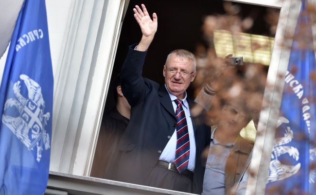 Serb ultranationalist leader Vojislav Seselj waves to supporters after arriving at his Radical Serb Party headquarters in Zemun near Belgrade on Wednesday.   AFP-Yonhap