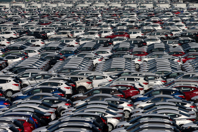 Hyundai Motor vehicles bound for exports await shipment at a port near the company’s plant in Ulsan.    Bloomberg