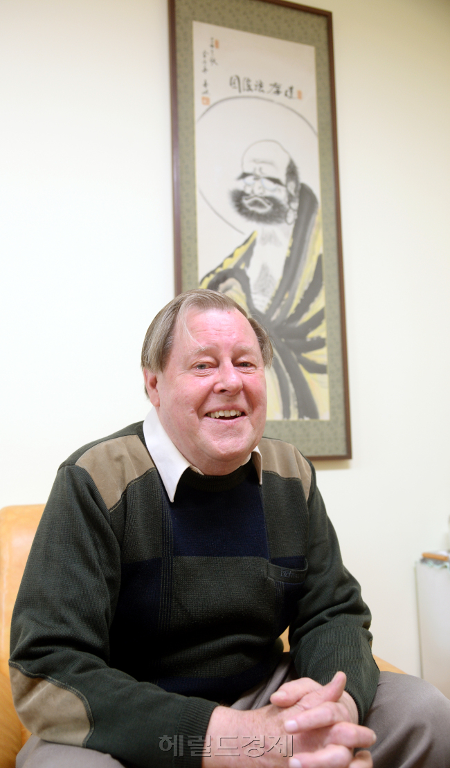 성골름반 Brennan 신부. 박현구 기자phko@heraldcorp.com
성골름반 Brennan 신부. 박현구 기자phko@heraldcorp.com