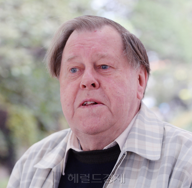 성골름반 Brennan 신부. 박현구 기자phko@heraldcorp.com
성골름반 Brennan 신부. 박현구 기자phko@heraldcorp.com