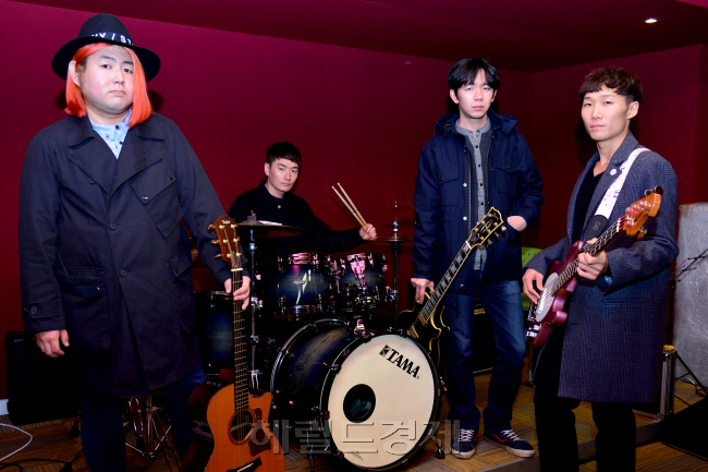 로큰롤라디오<br /><br />윤병찬기자/yoon4698@heraldcorp.com
로큰롤라디오
윤병찬기자/yoon4698@heraldcorp.com
로큰롤라디오
윤병찬기자/yoon4698@heraldcorp.com