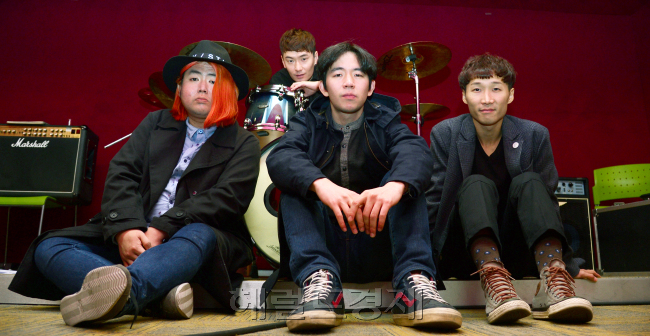 로큰롤라디오<br /><br />윤병찬기자/yoon4698@heraldcorp.com
로큰롤라디오
윤병찬기자/yoon4698@heraldcorp.com
로큰롤라디오
윤병찬기자/yoon4698@heraldcorp.com