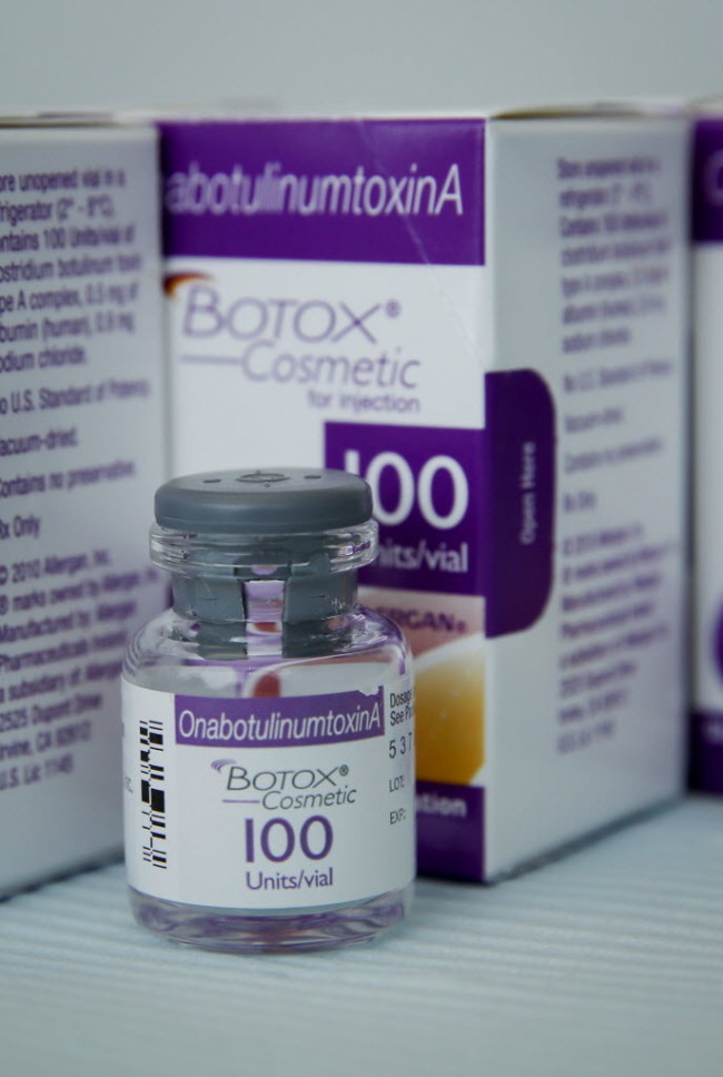 A vial of Allergan Inc. Botox cosmetic is arranged next to boxes at a doctor’s office in Manhattan Beach, California.  Bloomberg