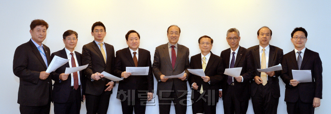 펀드대상 심사.<br />이상섭 기자. babtong@heraldcorp.com
펀드대상 심사.
이상섭 기자. babtong@heraldcorp.com