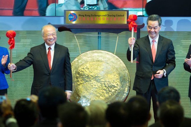 Hong Kong Exchanges and Clearing Limited chairman Chow Chung-kong (left) and Hong Kong’s Chief Executive Leung Chun-ying (right) react as they attend the Stock Connect launch ceremony at the Hong Kong Stock Exchange in Hong Kong, China, Monday. EPA-Yonhap