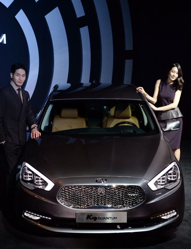Kia Motors on Monday launched the latest version of its K9 sedan in the Korean market. (Ahn Hoon/The Korea Herald)