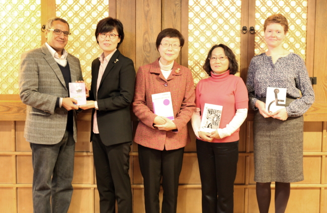 The winners of the 12th Korean Literature Translation Award pose for a photo at the news conference before the awards ceremony in Seoul, Monday. From left: Mahmoud Abdel Ghaffar, Cho Hee-sun, Suh Ji-moon, Im Yun-jung and Maria Kuznetsova.   LTI Korea