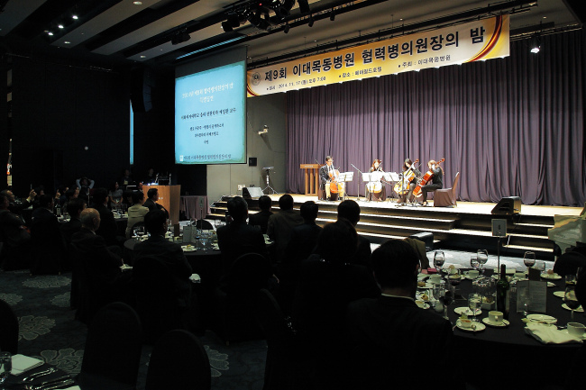 Some 300 doctors attend an annual gathering held by Ewha Womans University Mokdong Hospital at Mayfield Hotel, Seoul, Monday.   Ewha Womans University Mokdong Hospital
Some 300 doctors attend an annual gathering held by Ewha Womans University Mokdong Hospital at Mayfield Hotel, Seoul, Monday.   Ewha Womans University Mokdong Hospital