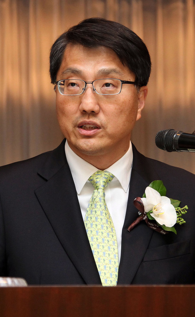 Zhin Woong-seob