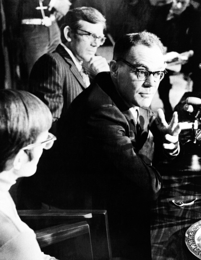 <YONHAP PHOTO-0129> FILE - In this March 13, 1973 file photo, John T. Downey, a former Central Intelligence Agency agent who spent 20 years as a prisoner in China during the Cold War, speaks during a news conference in New Britain, Conn. The office of Connecticut Gov. Dannel P. Malloy said that Downey, who later served as a Connecticut judge, died Monday, Nov. 17, 2014. He was 84. (AP Photo/Bob Child, File)/2014-11-18 05:40:50/ <저작권자 ⓒ 1980-2014 ㈜연합뉴스. 무단 전재 재배포 금지.>
John T. Downey
John T. Downey