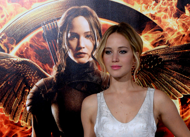 Actress Jennifer Lawrence attends the premiere of “The Hunger Games: Mockingjay ― Part I” in Los Angeles on Nov. 17.   UPI-Yonhap