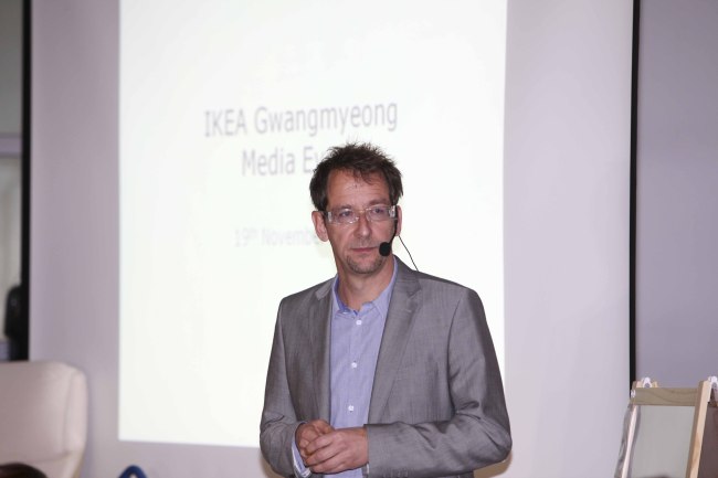 IKEA Korea retail manager Andre Schmidtgall on Wednesday apologizes for referring to the East Sea as the Sea of Japan at a press conference held at IKEA’s Seoul outlet in Gwangmyeong, Gyeonggi Province.   IKEA Korea