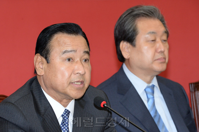 이완구새누리당 원내대표가 20일 오전 국회에서 열린 최고위원회의에서 모두발언을 하고 있다.이길동기자.gdlee@heraldcorp.com
이완구새누리당 원내대표가 20일 오전 국회에서 열린 최고위원회의에서 모두발언을 하고 있다.이길동기자.gdlee@heraldcorp.com