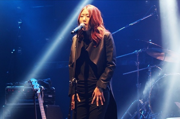 Choi Gonne performs at her “I was, I am, I will” showcase at the KT&G Sangsang Madang in Hongdae on Thursday.   Sonic Islands