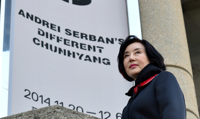 Kim Sung-nyo, artistic director of the National Changgeuk Company, poses before an interview with The Korea Herald last week at the National Theater of Korea in Jangchung-dong, central Seoul.    Yoon Byung-chan/The Korea Herald