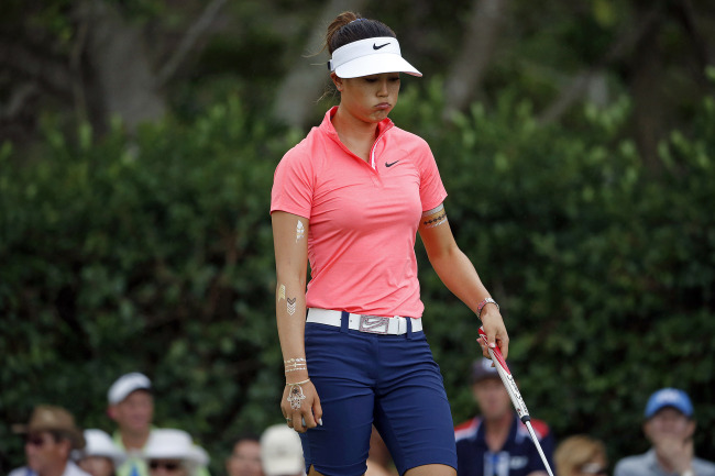Michelle Wie expresses frustration on Saturday.   AP-Yonhap
Michelle Wie expresses frustration on Saturday.   AP-Yonhap