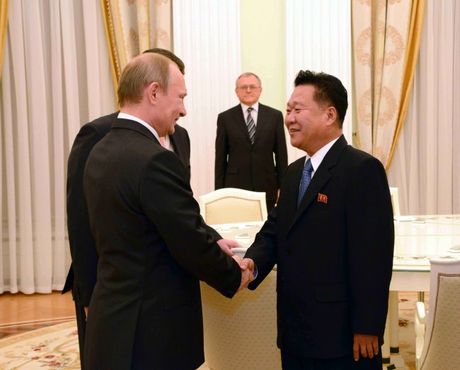 Choe Ryong-hae (right), a secretary of the North’s ruling Workers Party, shakes hands with Russian President Vladimir Putin before their talks at the Kremlin Palace in Moscow, Russia, on Nov. 18.   Yonhap
