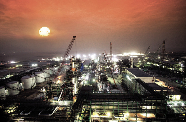 A fertilizer plant in Qatar built by Hyundai Engineering & Construction.   Hyundai E&C