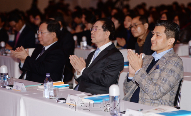 "헤럴드디자인포럼2014"가 26일 오전 동대문디자인플라자 알림관에서 개막했다.. 박현구 기자phko@heraldcorp.com
"헤럴드디자인포럼2014"가 26일 오전 동대문디자인플라자 알림관에서 개막했다.. 박현구 기자phko@heraldcorp.com
"헤럴드디자인포럼2014"가 26일 오전 동대문디자인플라자 알림관에서 개막했다.. 박현구 기자phko@heraldcorp.com