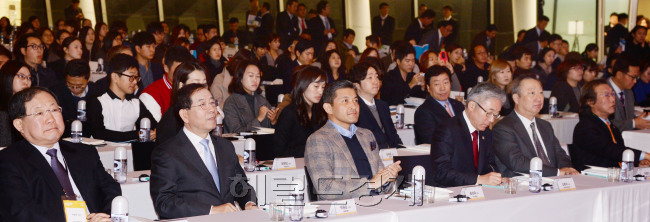 "헤럴드디자인포럼2014"가 26일 오전 동대문디자인플라자 알림관에서 개막했다.. 박현구 기자phko@heraldcorp.com
"헤럴드디자인포럼2014"가 26일 오전 동대문디자인플라자 알림관에서 개막했다.. 박현구 기자phko@heraldcorp.com
"헤럴드디자인포럼2014"가 26일 오전 동대문디자인플라자 알림관에서 개막했다.. 박현구 기자phko@heraldcorp.com